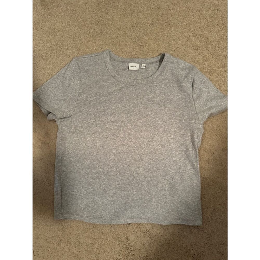 New Sunday Best Aritzia Grey Tee Large